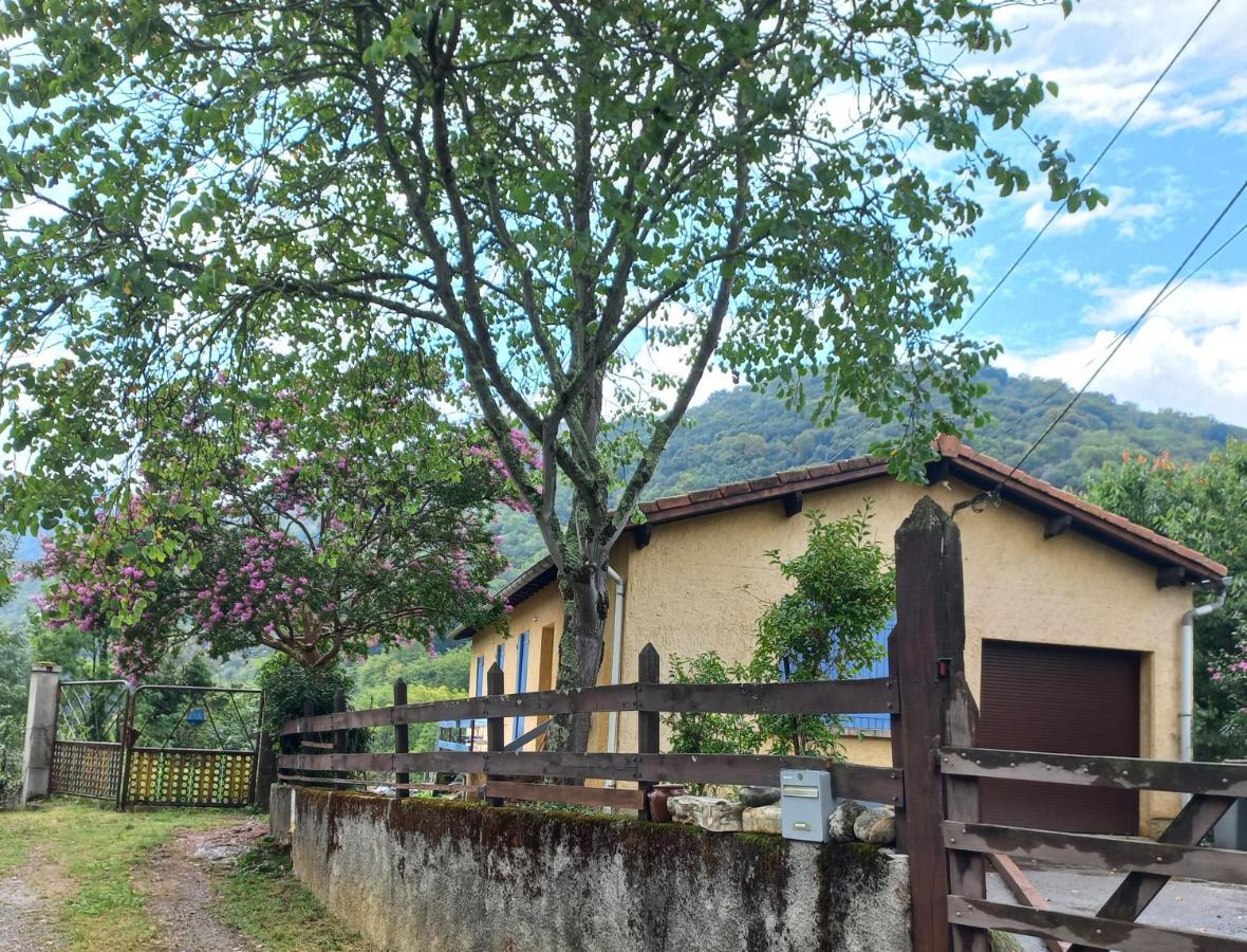 Chambre Spatieuse Avec Grand Lit. Aspet Exterior photo