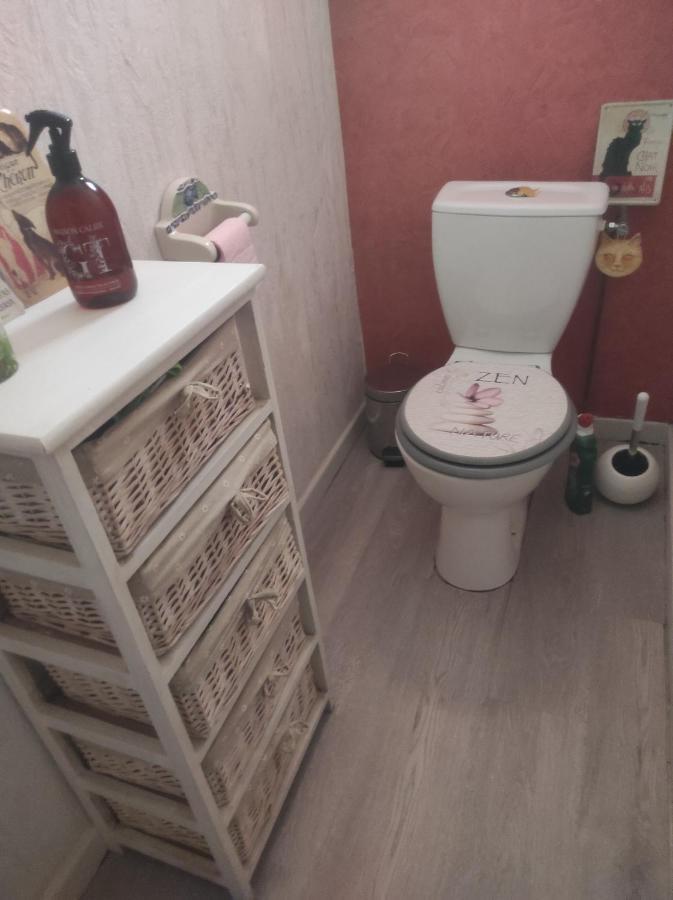 Chambre Spatieuse Avec Grand Lit. Aspet Exterior photo